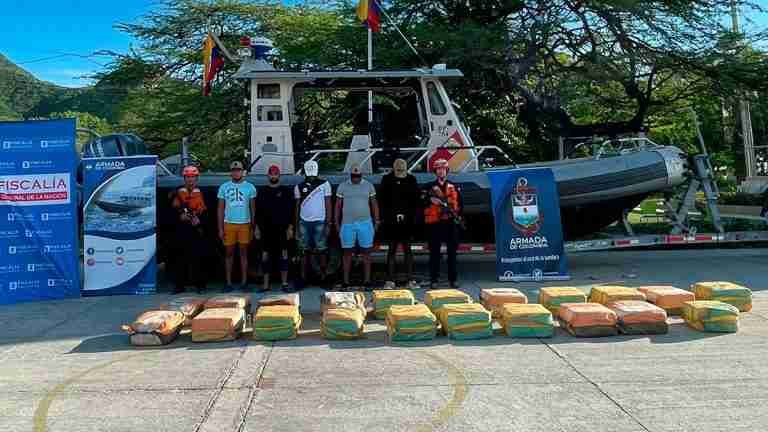 La Armada incautó casi dos toneladas de cocaína en aguas de La Guajira