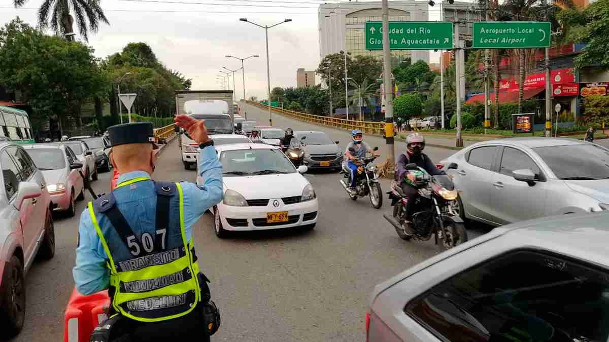 Agentes de transito en medellin