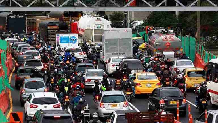 ¿Prohibir los carros a gasolina para el 2040?