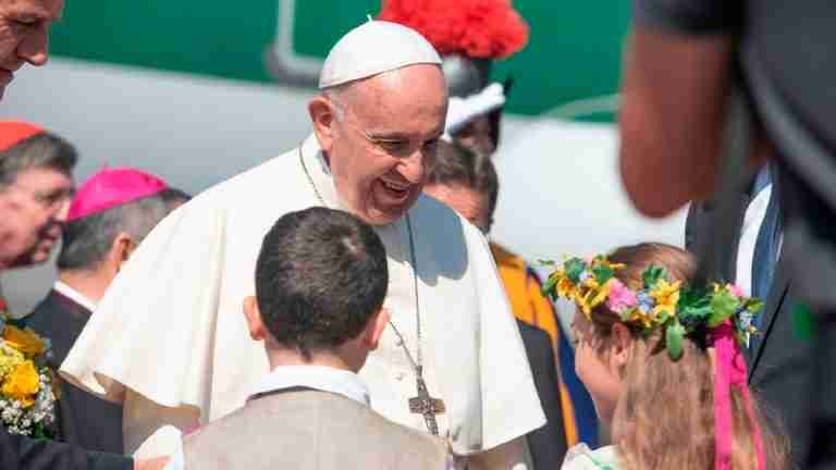El papa Francisco estará hospitalizado varios días por una intervención quirúrgica