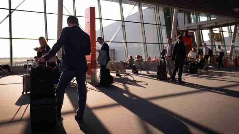 La crisis de Viva y Ultra Air, bajó el flujo de pasajeros aéreos nacionales un 9% de enero a abril