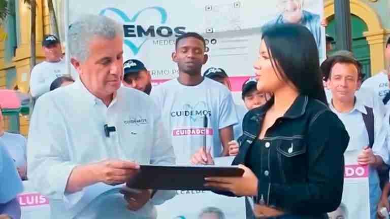 Luis Bernardo Vélez entregó 110 mil firmas a la Registraduría para aspirar a la Alcaldía de Medellín