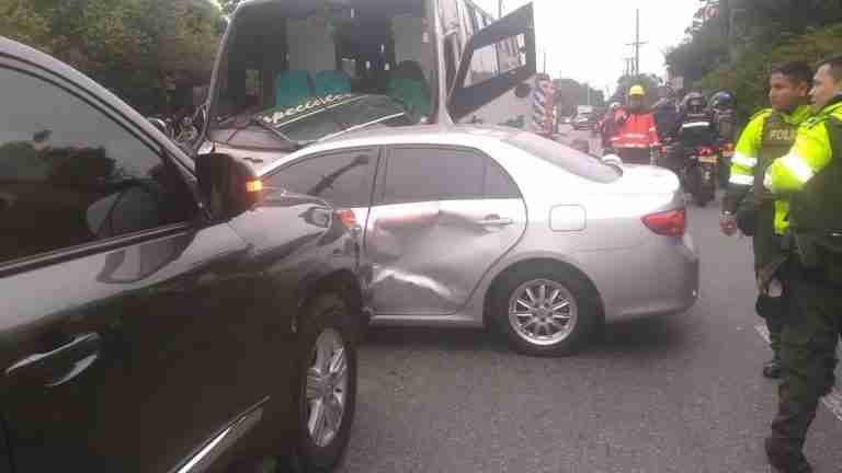 Accidente múltiple en la Autopista Norte dejó 2 personas heridas