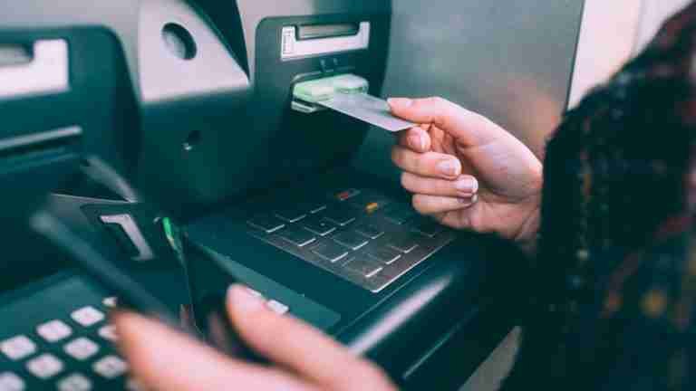 No dé “papaya” al sacar la prima en cajeros automáticos
