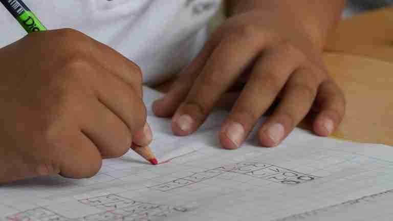 Más de 341 mil niños dejaron de estudiar. Alerta nacional por deserción escolar.