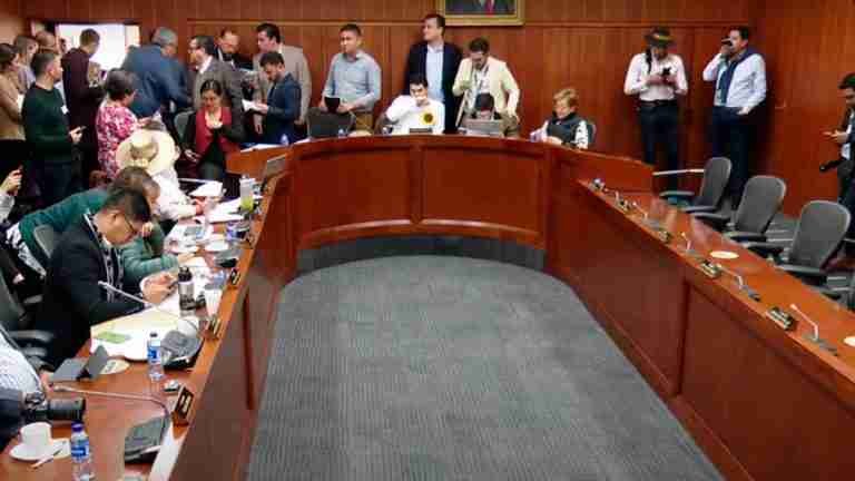 A la media noche enviaron citación para votar la reforma pensional 