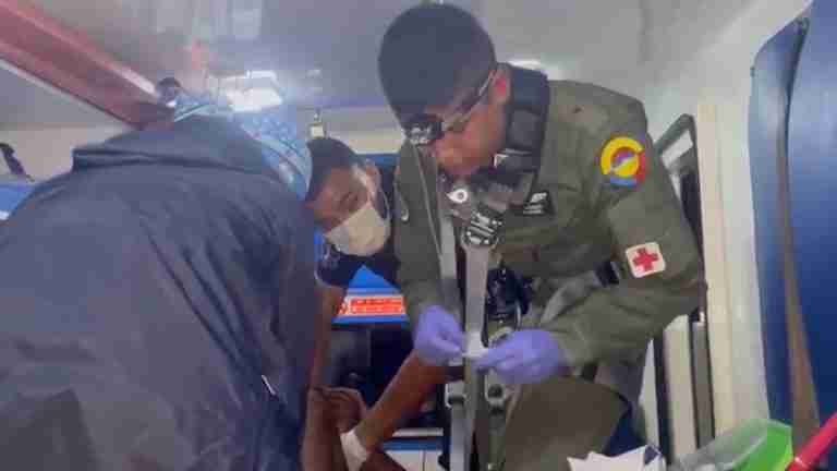 Emoción en el aire: Mujer en trabajo de parto dio a luz durante vuelo de evacuación aeromédica