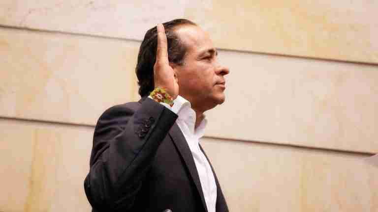 Tras dilaciones y reclamos, nombran presidente del Senado