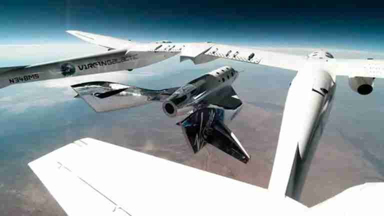 Virgin Galactic lanza el primer vuelo comercial al espacio para los curiosos