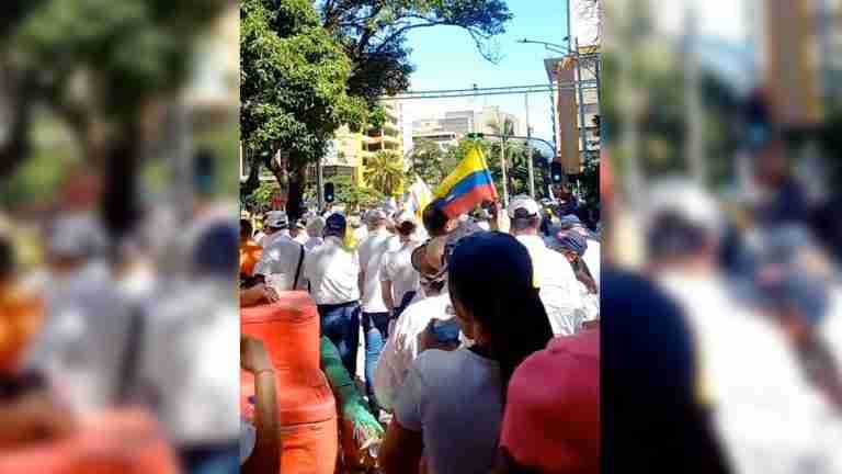 “Fuera Petro” Así gritan marchantes en Medellín