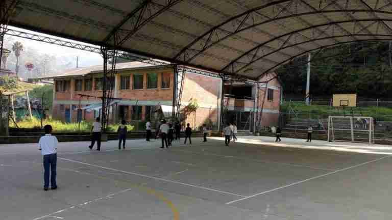 Ladrones entraron a la I.E. Salinas de Caldas y se robaron varios elementos