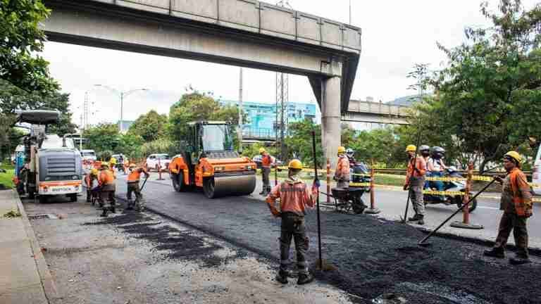 ¡Gran inversión! Medellín adjudica contrato por $65.000 millones para renovar la malla vial