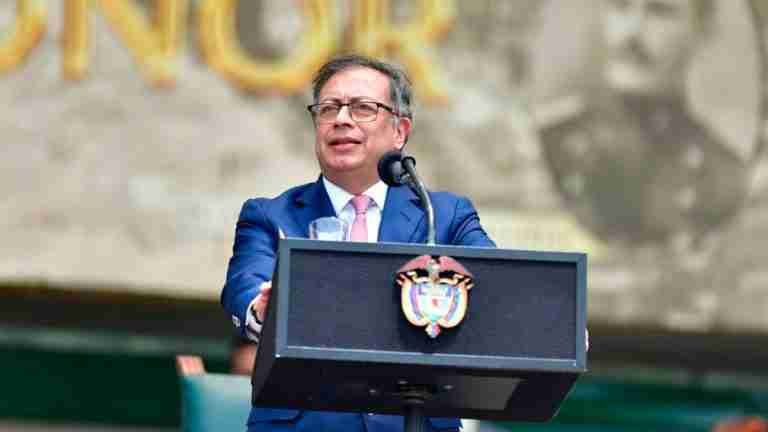 Petro solicita investigaciones a gobierno anterior en medio de su propia crisis política 