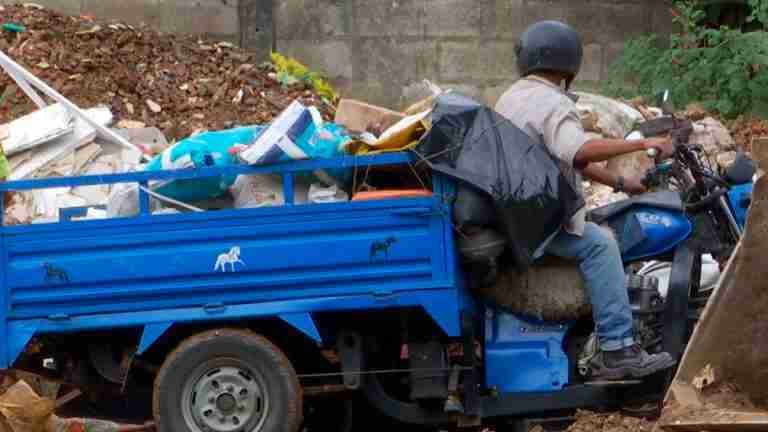 Los motocargueros de Medellín se modernizan para no desaparecer como fuerza laboral