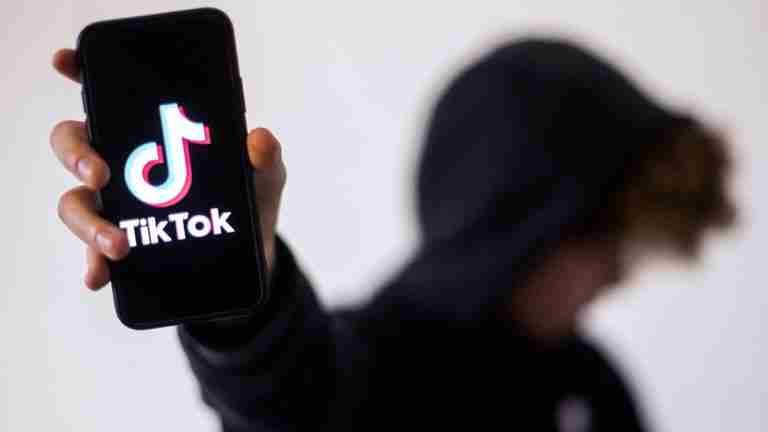 Reto de TikTok lleva a la hospitalización de niño de 13 años en España 