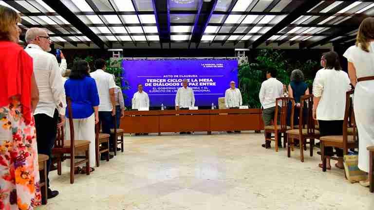 Gobierno sí habría contemplado la posibilidad de financiar al ELN, dice la guerrilla