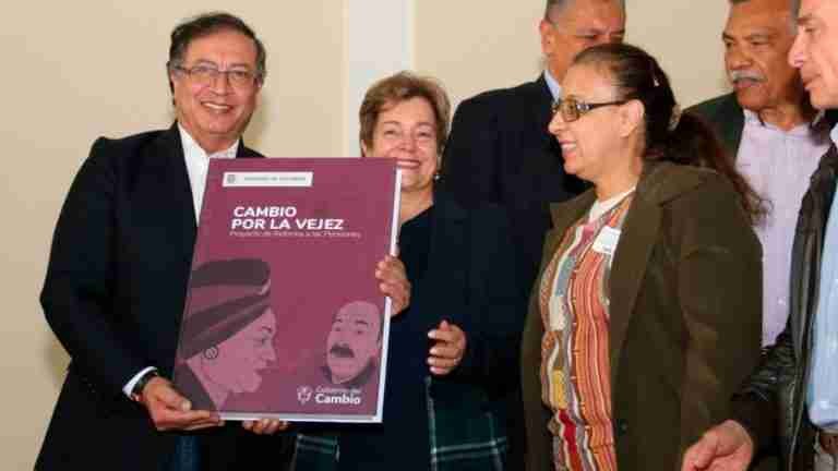 Petro celebra aprobación de reforma pensional