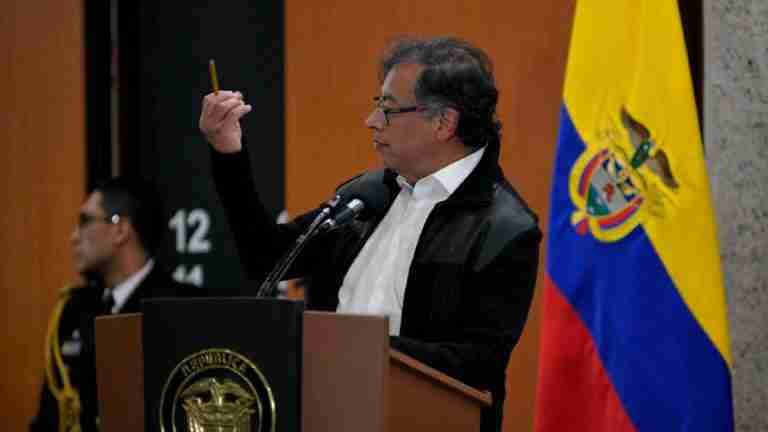 ¿A qué viajó Petro a Bogotá después de enfermarse en La Guajira?