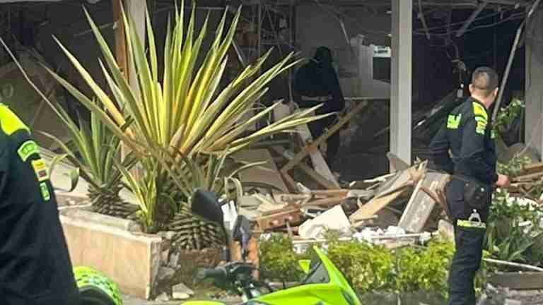A esta hora Bomberos Medellín atiende emergencia por explosión de pipeta en la 70  