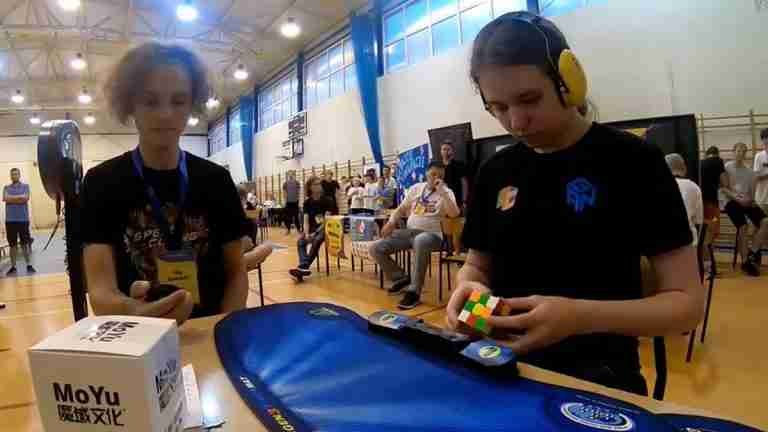Increíble hazaña en el cubo de Rubik: Tymon Kolasinski establece un nuevo récord de 4,51 segundos
