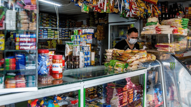 Las tiendas de barrio tendrán que tener facturación electrónica