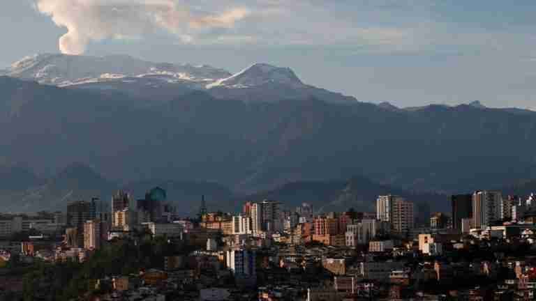 Familias recibirían auxilio de arrendamiento ante una posible erupción del Nevado del Ruiz
