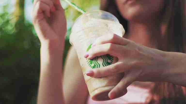 Caso de discriminación en Starbucks: exgerente blanca obtiene millonaria compensación
