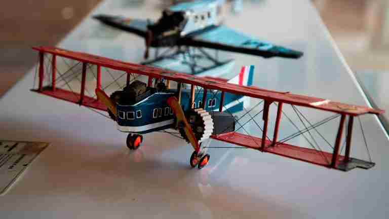 Conozca la historia de la aviación en la exposición de aviones a escala en el Aeropuerto Olaya Herrera