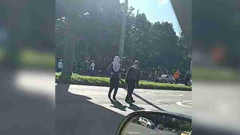 ¡Atención! Autopista norte bloqueada por encapuchados