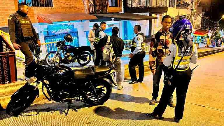 Inmovilizan 26 motocicletas y 11 carros, en la vía del Metroplús de la comuna 4