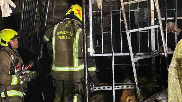 Incendio Cristo Rey fue controlado por Bomberos Medellín