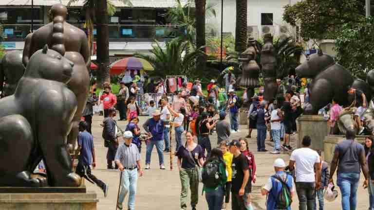 Esto es lo que ha dejado los 6 meses de encerramiento de la Plaza Botero en Medellín 