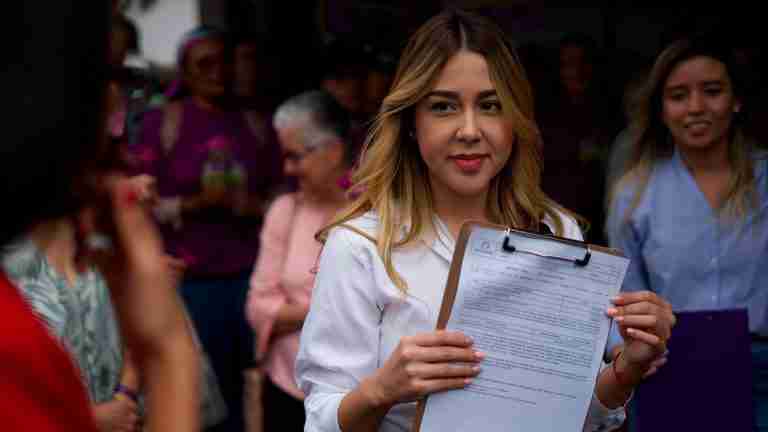 Andrée Uribe abandona la carrera por la alcaldía: cita la falta de recursos financieros