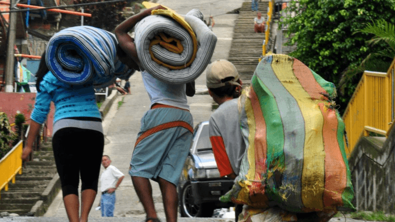 Aumenta el desplazamiento forzado intraurbano en Medellín en el primer semestre de 2023