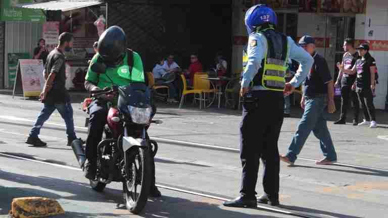 Operativo en calle del tranvía, deja 38 sancionados