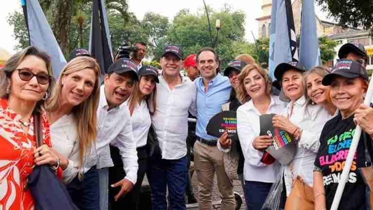 Federico Gutiérrez y la gira de entrega de avales por Colombia