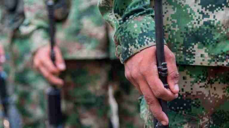 Hallazgo macabro en Bello: Encuentran soldado degollado y sin arma de dotación