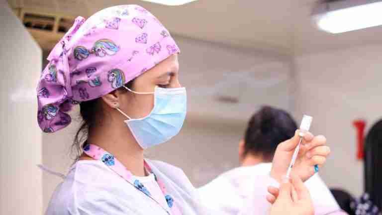 Aproveche y vacúnese hoy en Medellín contra la influenza, Covid-19 y otros virus