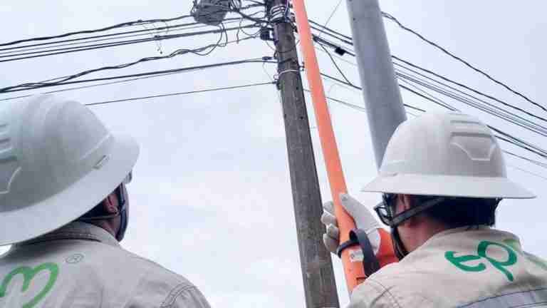 EPM: en ninguna circunstancia, manipule las redes de energía eléctrica