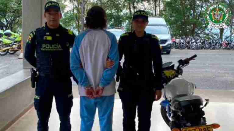 Las cámaras de seguridad siguen encontrando vehículos robados en Medellín