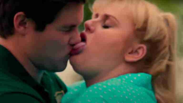 ¿Las caries se contagian con un beso? 
