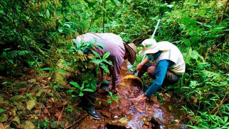 Devimar entrega ocho nuevas estaciones de monitoreo del agua y el clima a Corantioquia