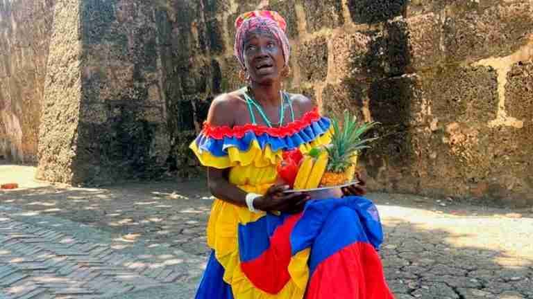 Las dos caras de Cartagena: “somos patrimonio histórico, mi amor, pero no tenemos seguro para pagar al dentista” 