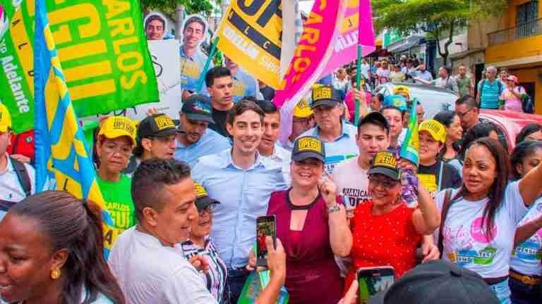 Juan Carlos Upegui lanzó campaña a la Alcaldía de Medellín en el mismo lugar que Fico 