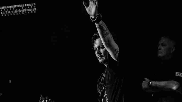 ¿Johnny Depp fue hallado inconsciente antes de un concierto? Esto se sabe