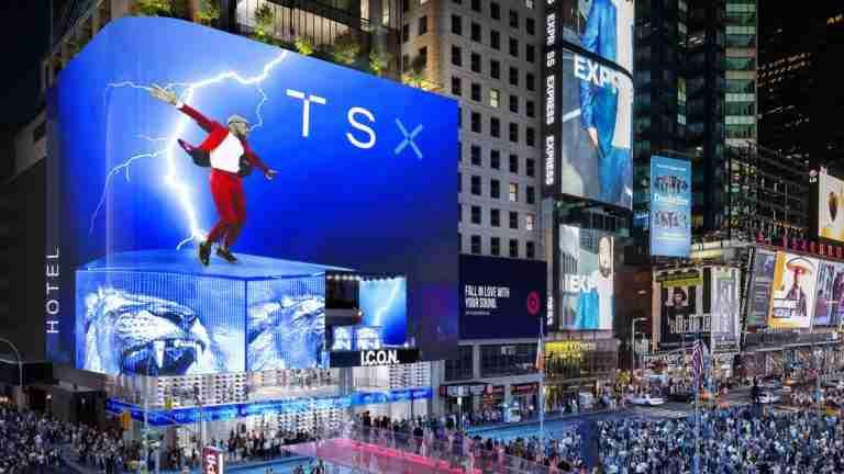 Aparece en las pantallas de Times Square con estos sencillos pasos y a un precio accesible