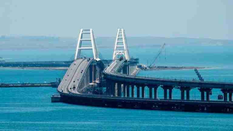 Rusia denuncia atentado de Ucrania al puente de Crimea