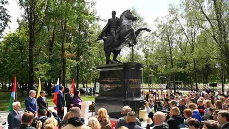 En Rusia inauguraron estatua en honor a Simón Bolívar