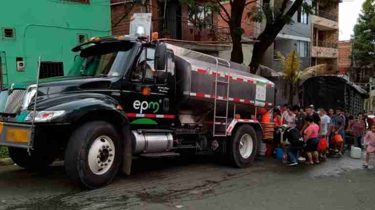 Con cinco carrotanques, EPM atiende a un sector de La Estrella e Itagüí que está sin servicio de acueducto  