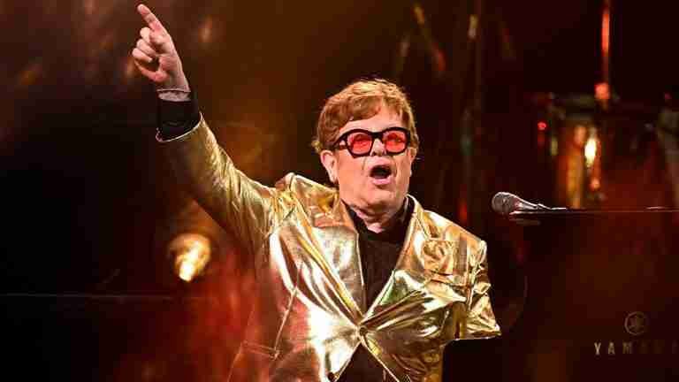 Elton John concluye su gira de despedida luego de 50 años de carrera 